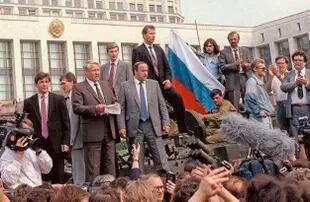 Rusia, renuncia de  Gorbachov y fin de la Unión Soviética.