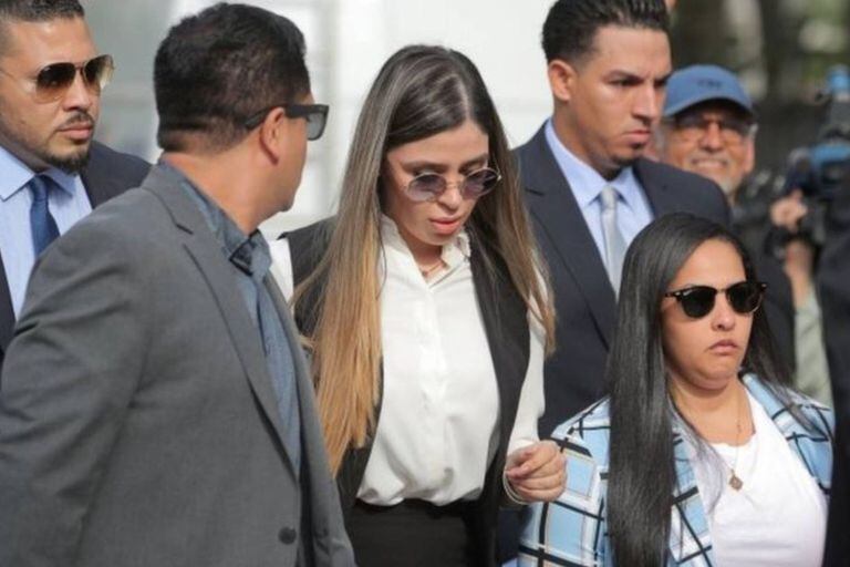 La esposa de Guzmán acudió a la corte de Nueva York donde se juzgó a "El Chapo"