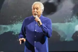 Tom Jones emocionó en su regreso a Buenos Aires: de “Sex Bomb” a la anécdota con Elvis y la sorpresa que tenía reservada