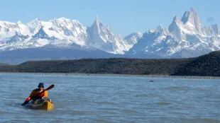 Travesía en kayak por los hielos patagónicos