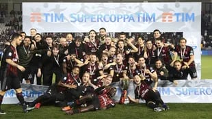 El festejo de la Supercopa en Doha para Milan