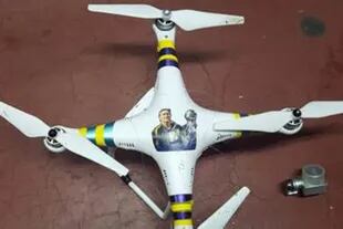 Los hinchas hasta difundieron la imagen del drone de la polémica en el clásico entre Rosario Central y Newell's, con la imagen del Patón Edgardo Bauza