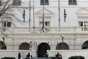 Detienen a un hombre por enviar amenazas a la Embajada británica en el país