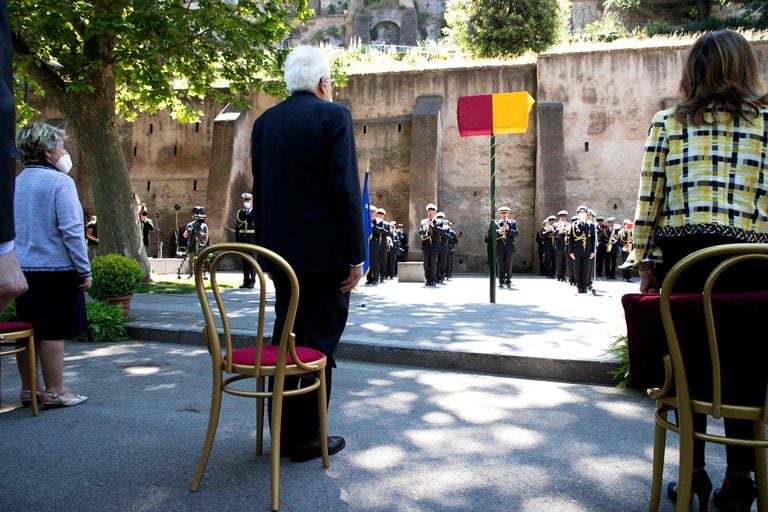 Roma: el papelón del presidente italiano en la inauguración de una plaza