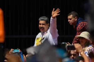 La coalición opositora quedó afuera de las elecciones en Venezuela y se sumó una polémica candidatura