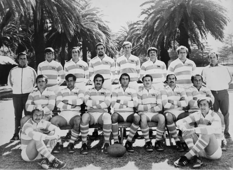Los Pumas en 1971, con Travaglini en el cuarto lugar de izquierda a derecha en la fila superior.