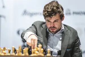 Ajedrez polémico: por qué Carlsen cree que su rival hace trampa y la curiosa forma de quemar calorías