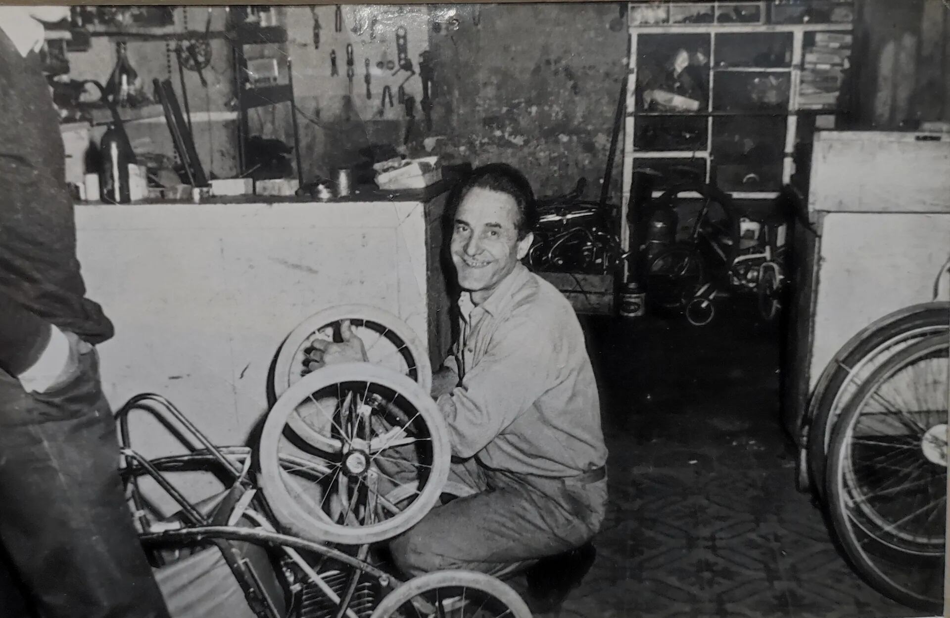 The champion cyclist, who was running at 110km/h, wanted to expand the family business but had to reinvent himself: “With Menem I lost everything”