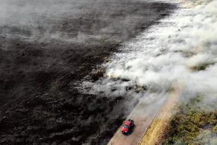 Incendios en campos cercanos a la ciudad de Corrientes , sobre la ruta 5.
