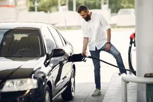 Bajan los precios del combustible tras alcanzar el nivel más alto de 2023