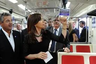Cristina Kirchner, junto a Cirigliano, en la inauguración de un tren doble de la línea Sarmiento, en marzo de 2011