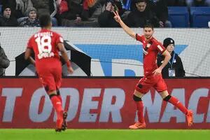 Video: los dos gritos de Lucas Alario en la goleada de Bayer Leverkusen