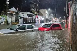 Hay paro docente en seis provincias y los secundarios porteños; 500 evacuados en Corrientes por las inundaciones; vallaron las oficinas de Télam