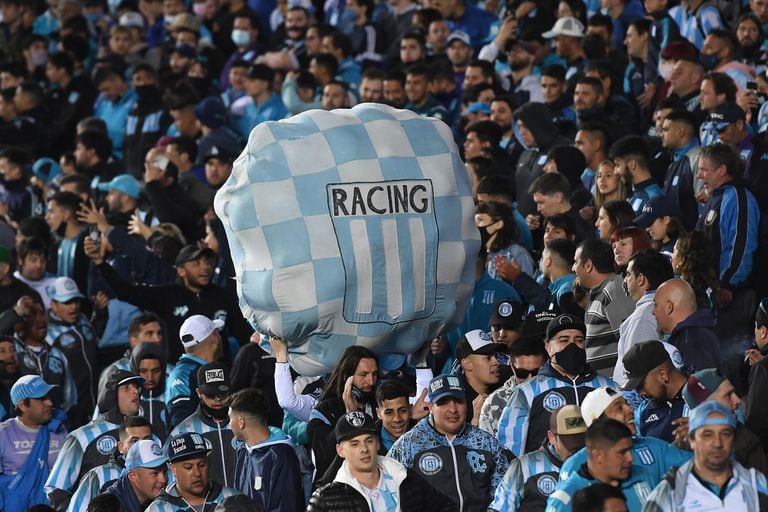 Buenos Aires: Racing y Estudiantes se enfrentan en el Cilindro de Avellaneda, en un encuentro válido por la 14ta. jornada de la Liga Profesional de Fútbol. 