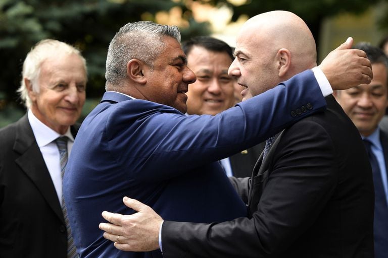 El titular de la FIFA, Gianni Infantino, y Claudio Tapia, presidente de la AFA, en una imagen de archivo