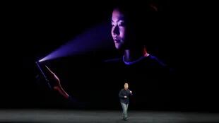 Phil Schiller presentando Face ID, el nuevo sistema de identificación biométrica de Apple