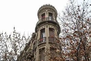 El edificio de vanguardia inspirado en el modernismo catalán que esconde una leyenda trágica