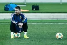 El momento de los históricos de la selección: Messi, tocado, y Di María, afuera