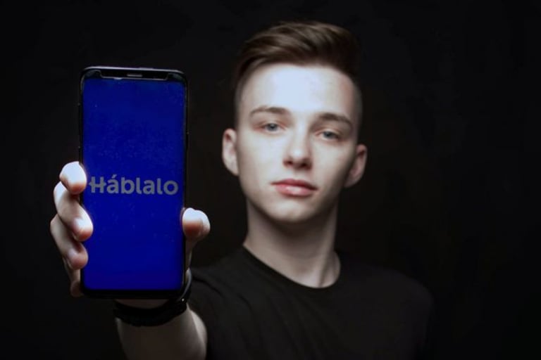 El argentino Mateo Salvatto tenía apenas 17 años cuando creó la app Háblalo, y un año más tarde lanzó su empresa, Asteroid