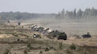 Un convoy militar llega a un sitio no identificado en Belarús, el lunes pasado