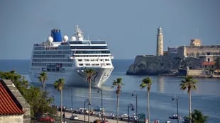 El crucero norteamericano Adonia, a su llegada ayer a la bahía de La Habana