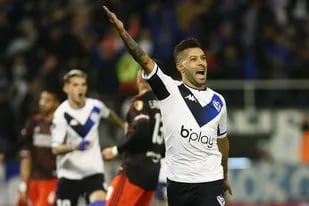 De Olavarría a Liniers: Janson, el goleador que impulsa a Vélez en la Copa