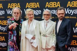 Benny Andersson, Agnetha Faltskog, Anni-Frid Lyngstad y Björn Ulvaeus en el pre estreno del ABBA Voyage, en el ABBA Arena de Londres
