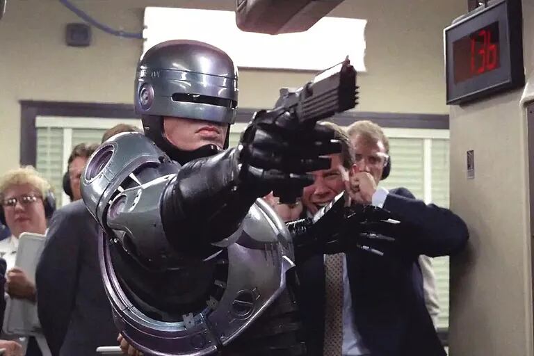 Robocop: the million dollar suit, the ordeal of its protagonist and the confrontational attitude of its director