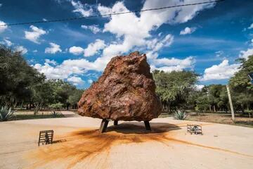 El meteorito El Chaco es el segundo fragmento más grande conocido que impactó en la región de Campo del Cielo, a 12 kilómetros de la localidad de Gancedo.
