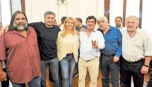 De izquierda a derecha, Baradel, Máximo Kirchner, Magario, Espinoza, Moyano y Yasky: aprestos electorales de la oposición