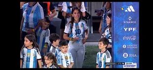 Antonela Roccuzzo estuvo en la cancha del Monumental minutos antes del inicio del partido de Argentina-Panamá