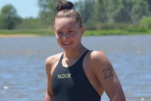 Pilar Tellería, la joven de 19 años que cruzó el Río de la Playa nadando y batió un récord