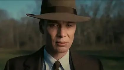 Cillian Murphy como J. Robert Oppenheimer