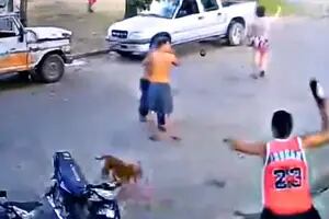 Las imágenes virales de una pelea multitudinaria entre vecinos en Trenque Lauquen