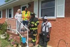 Fueron a apagar un incendio y terminaron celebrando con una abuela de 93 años