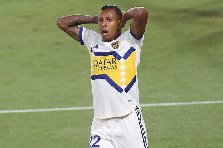 El delantero, que presiona para ser transferido a Brujas de Bélgica, sigue en territorio colombiano. Tiene contrato con Boca hasta 2024.