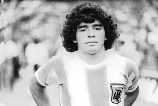 Dalma y Gianinna Maradona solicitaron el derecho exclusivo de la imagen de su papá cuando era joven