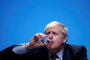 “Los vinos del viernes”: la tradición en Downing Street que complica más a Boris Johnson