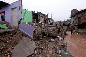 Tormentas eléctricas y destrozos tras el paso mortal del monzón en la India
