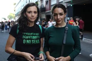 Laura Azcurra y Thelma Fardin en la Marcha por el Día de la Mujer
