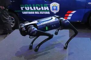 Presentaron al primer perro robot de la policía nacional
