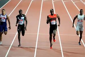 Usain Bolt dejó buenas sensaciones en Londres: ganó "al trote" los 200 metros a dos semanas de los Juegos