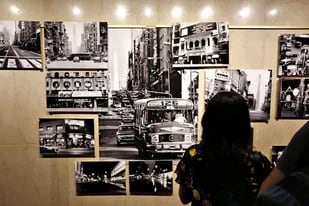 La calle Corrientes, el archivo fotográfico de La Nación en sus 150 años