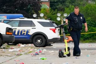 Otro tiroteo masivo en EE.UU.: dos muertos y decenas de heridos durante una fiesta callejera