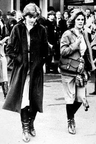 Lady Diana Spencer y Camilla Parker Bowles en 1980
