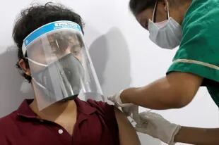 Los expertos indican que las vacunas son una forma efectiva de combatir la pandemia
