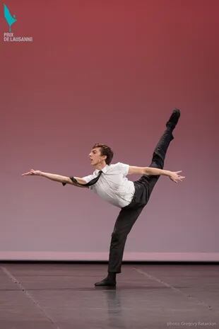 Facundo Luqui participó del Prix de Lausanne en 2016; es integrante del Ballet Estable del Teatro Colón y actualmente trabaja en el Ballet de Leipzig, en Alemania