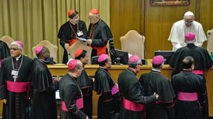 Francisco, rodeado de obispos en el Sínodo de la Familia que comenzó esta semana