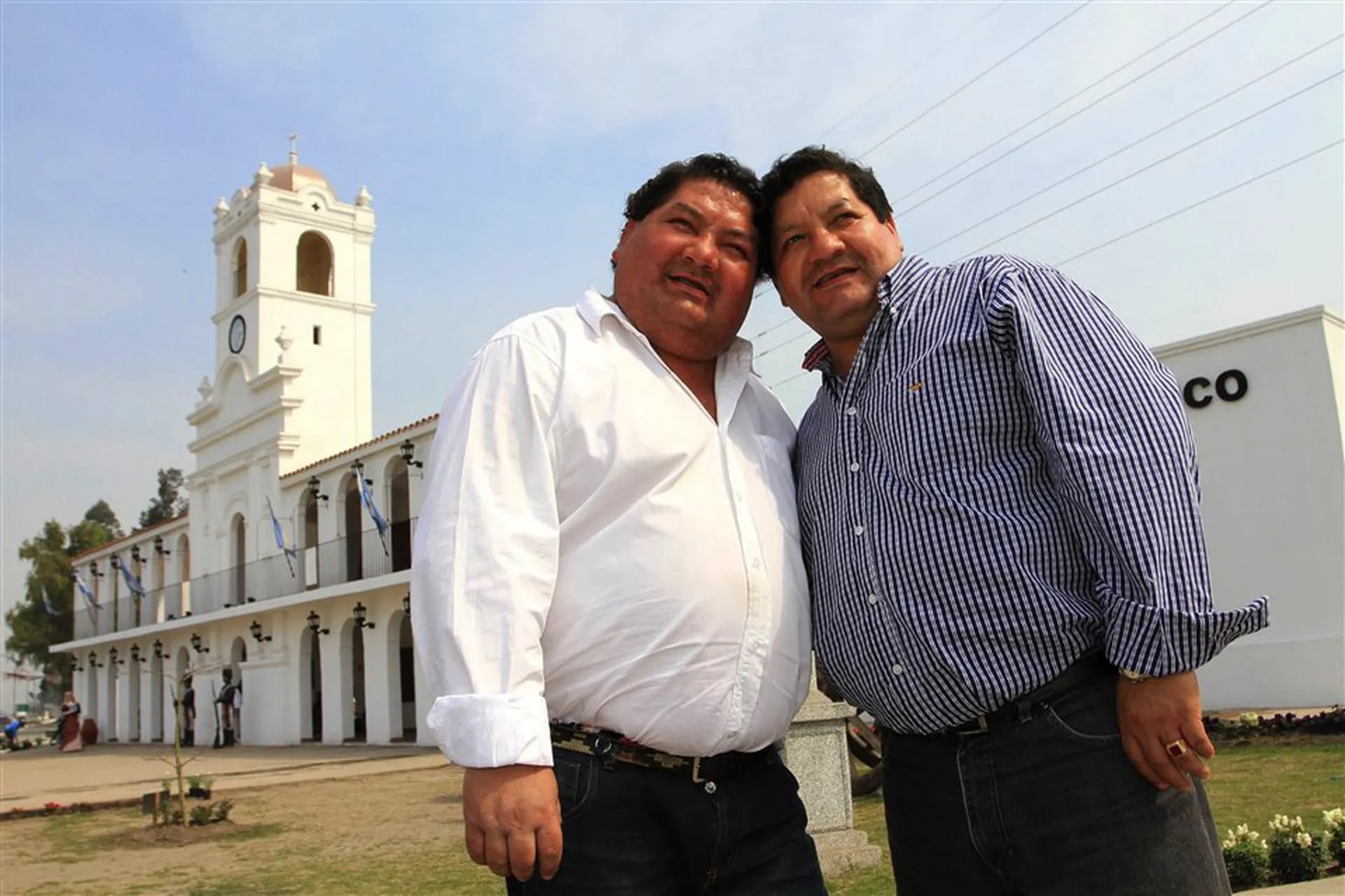 El doble comando. Los mellizos José y Enrique Orellana son peronistas y alternan el gobierno de Famaillá desde 1991. Crearon atracciones turísticas de lo más excéntricas.