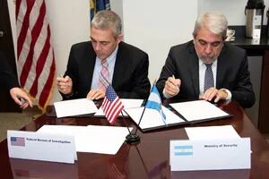 Firmaron un acuerdo en Washington con el FBI para crear un equipo de detectives argentinos y norteamericanos